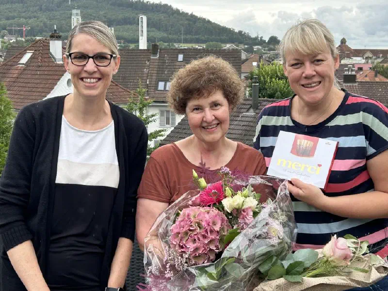 v.l. Barbara Müller (Personalverantwortliche), Monika (Jubilarin) und Anne Peter (Leiterin Sonnhalde)